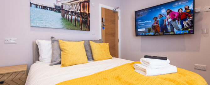 Furnished HMO bedroom for investment property in 2026